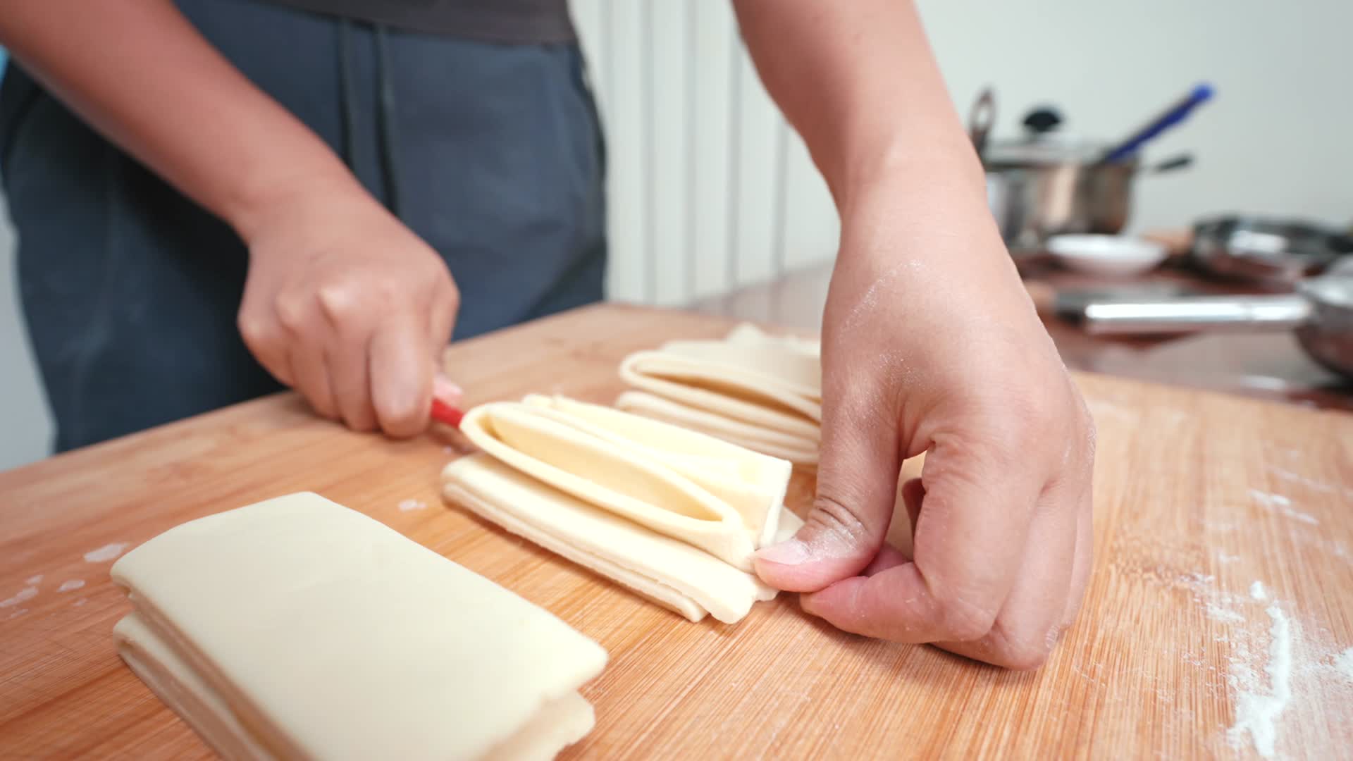 媳妇在冰箱找出一包肉，喷香哥炖了一锅筋头巴脑，软糯可口真好吃