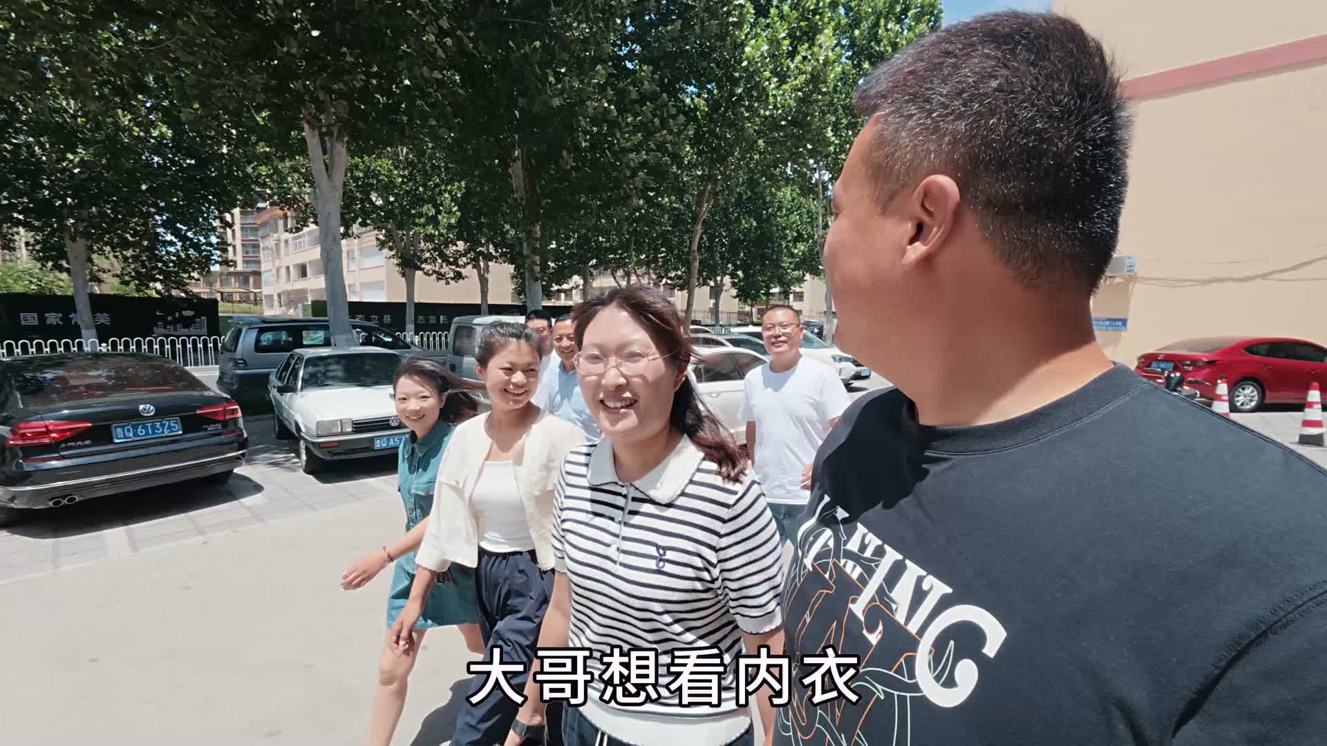 喷香哥带着朋友去蒙阴，为媳妇考察项目，好闺蜜炒鸡炖肉热情招待