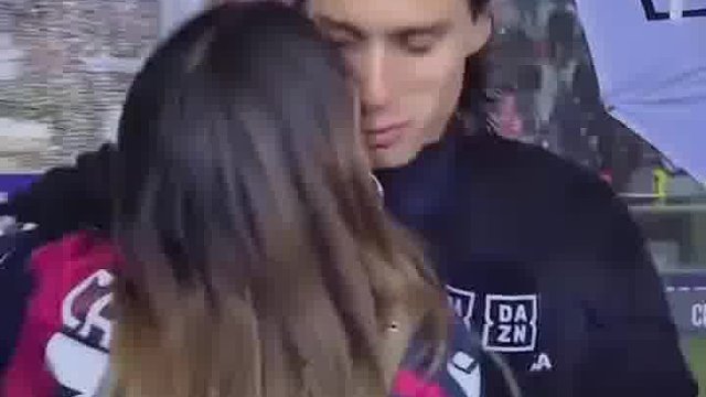 球员镜头前主动热吻给予女友满满的安全感#足球