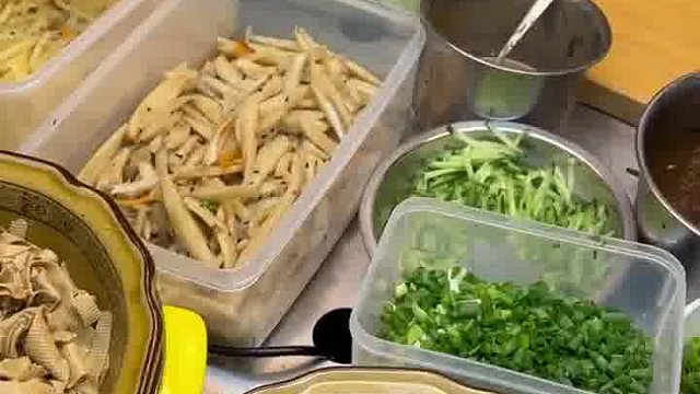 挑战用随机金额吃街头美食  看看可以吃到啥？！