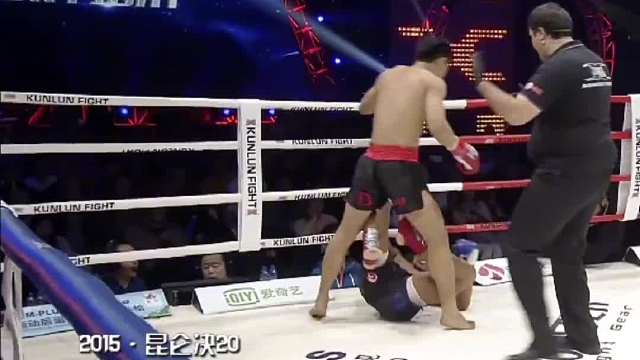 敢带日本军刀来中国擂台？孔令丰忍无可忍，愤怒铁拳打得心服口服