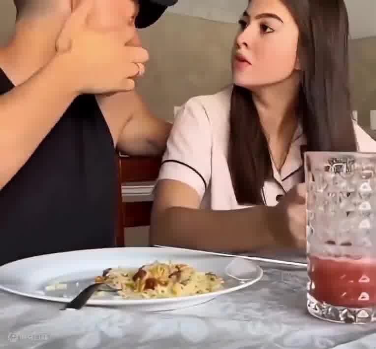 两情若是长久时，又岂在人人狗狗。