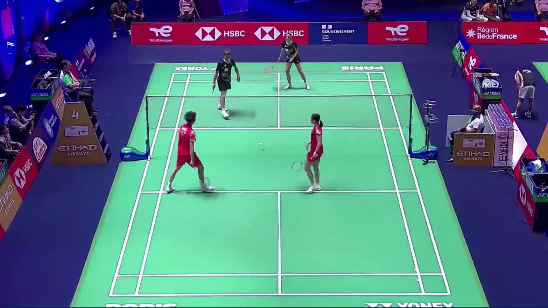 2025世界羽毛球锦标赛，振欣组合通过防守反击，扩大优势，最终以21-15获胜