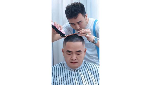 每一位顾客我都认认真真把头发剪好。常年招生。地址揭阳桥南柏顿公寓四楼