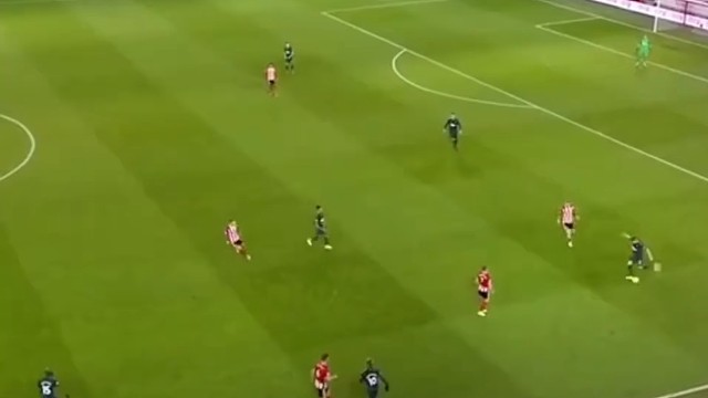 这个时刻就是考验足球智商的时候了