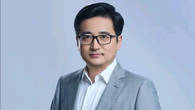 “不会武功的武功李云飞”更名为“比亚迪李云飞”。之前还有网友在评论区问，他到底会不会武功？