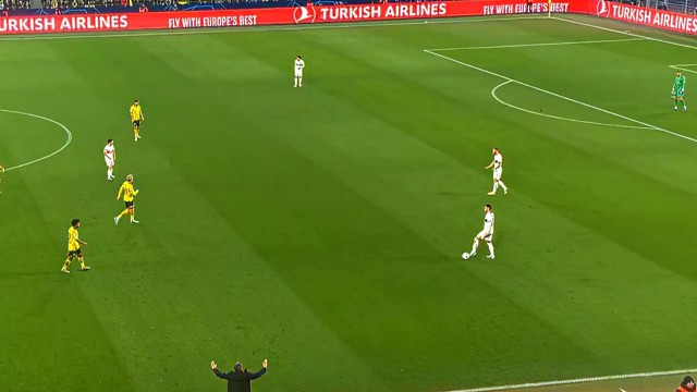 踢后卫的都知道这一脚解围#足球