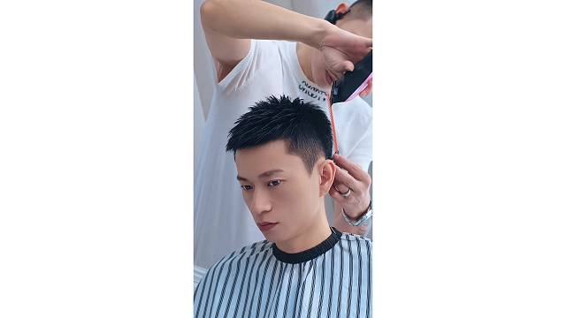 每一位顾客我都认认真真把头发剪好。常年招生。地址揭阳桥南柏顿公寓四楼，