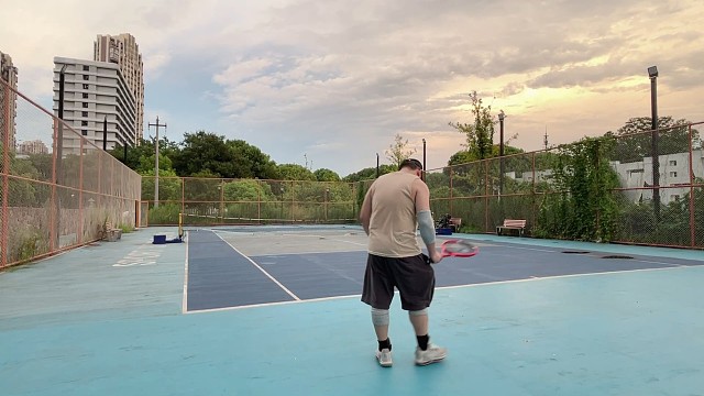 以为自己很快很猛的发球1