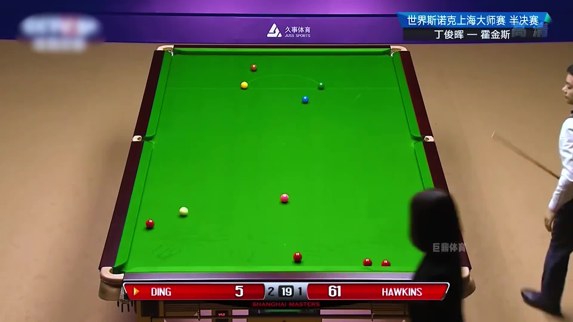 仅剩五颗红球四颗贴库，晖哥一杆清上演极限反杀，霍师傅当场看懵(1)