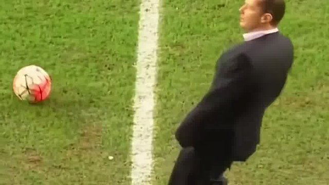 足球赛场那些幻灯片式停球瞬间，真的太艺术了