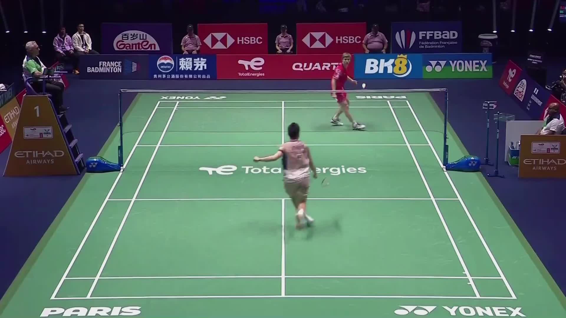 2025世界羽毛球锦标赛，石宇奇大好局面遭对手逆转，以19-21告负首局