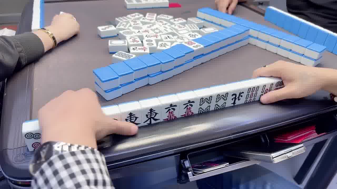 从不会胡历练到了连着胡，学费也是没少交了，真不容易