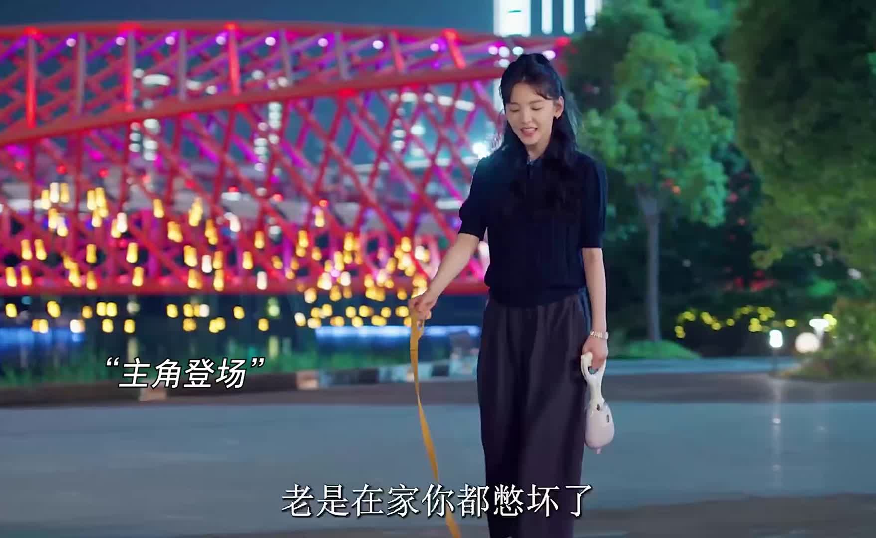 男老板竟然被我的狗强吻了！狗还吃了.......