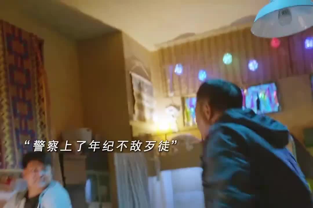 女子被混混骚扰，巡街警察发现