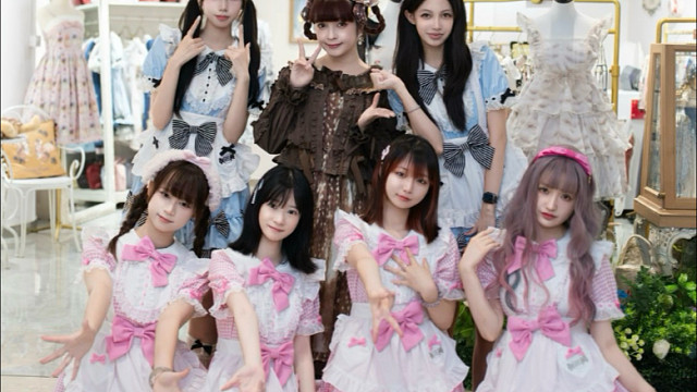 点击就看主包在Lolita快闪店打工2个月胜利结算动画