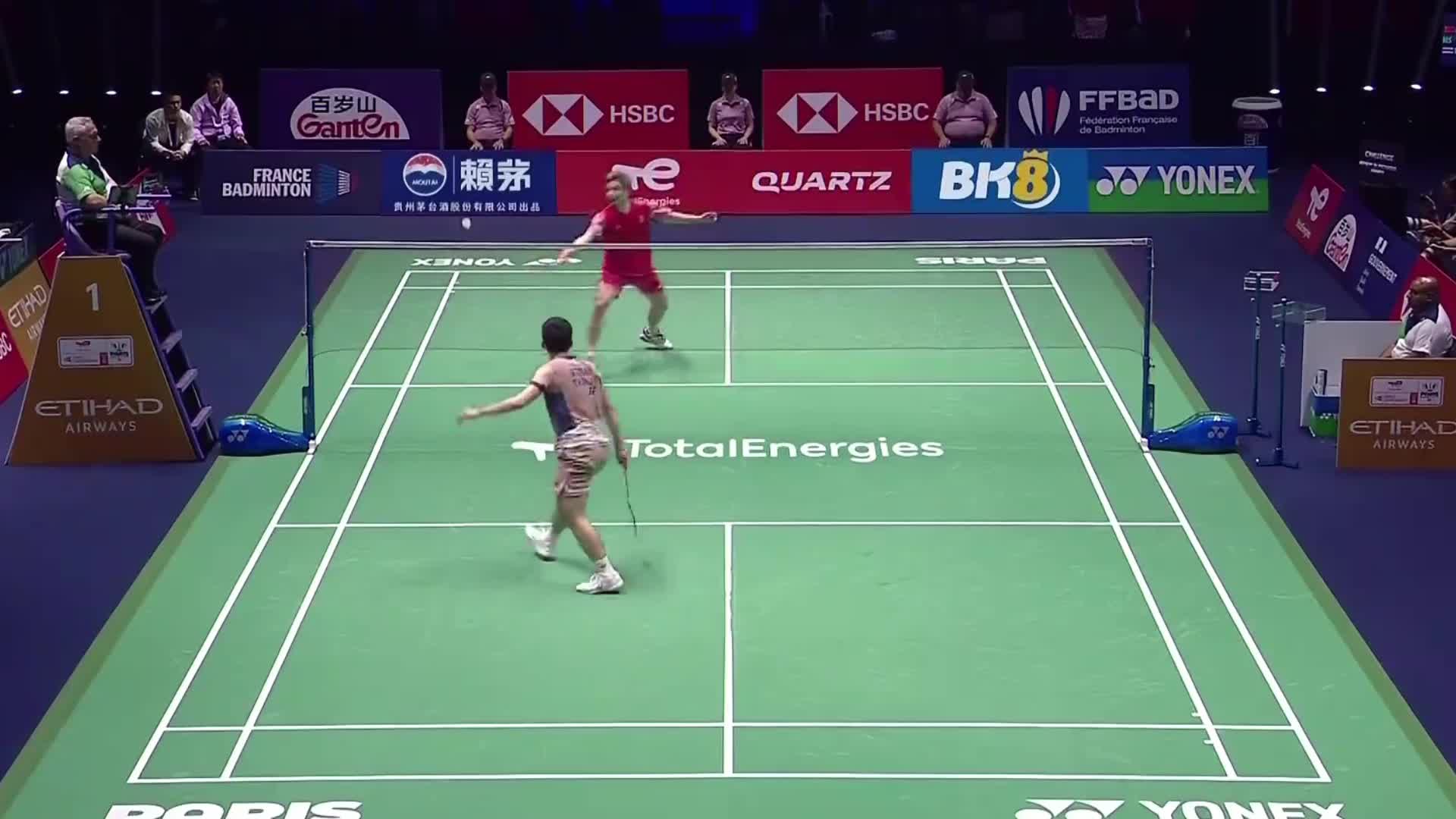 2025世界羽毛球锦标赛，对手非常顽强，石宇奇也顶住了压力，以21-18获得世锦赛冠军