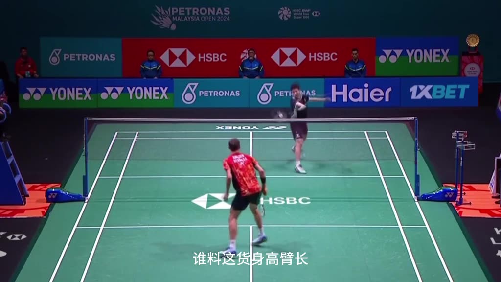 安塞龙被石头打魔怔了对着空气挥拍