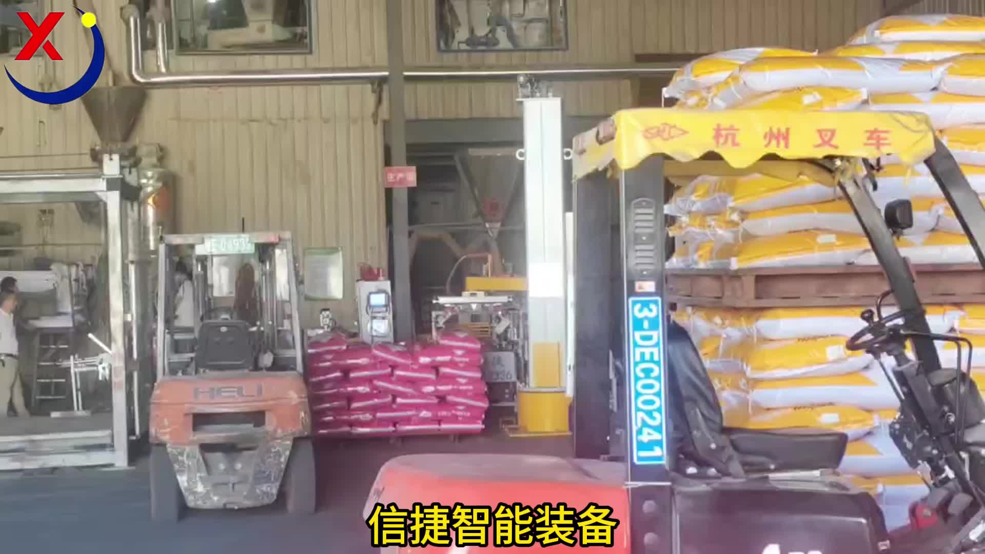 再也不用加班上夜班了，立柱机器人饲料码垛