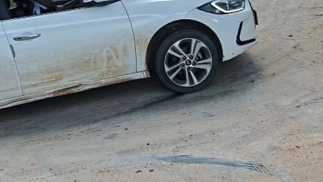 开自动挡上坡，只会踩油门就错了，S挡与M挡的正确使用方法