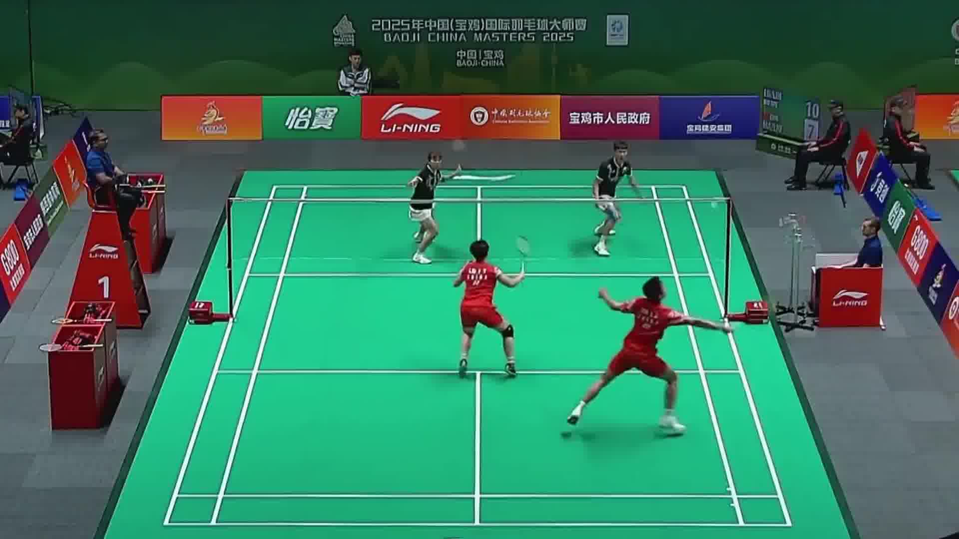 2025中国宝鸡羽毛球大师赛，曦圆组合开局失误偏多，以17-21丢了首局