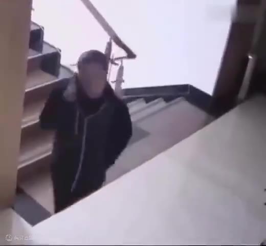 等等，不能熬夜了，都出现幻觉了[石化]