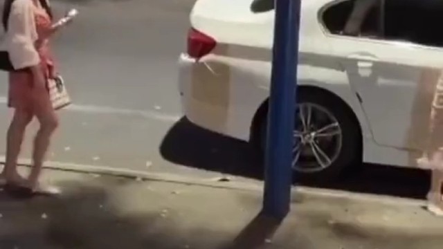 《打我可以，打我爱车不行》