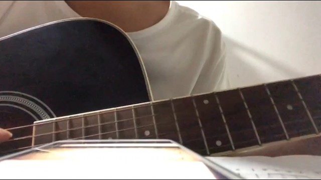 黑黑的天空低垂～