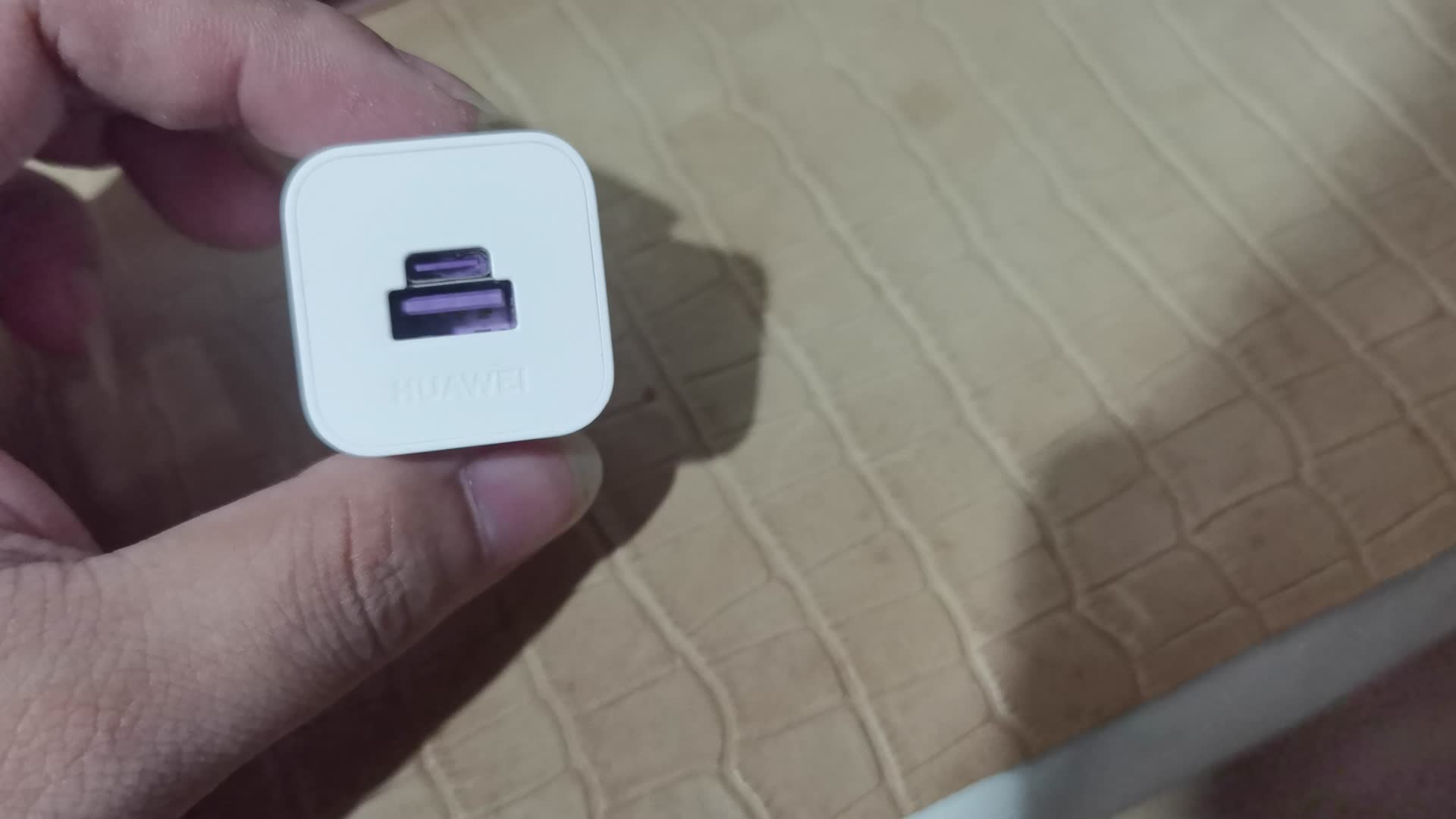 40包邮的华为冰糖氮化镓40W充电器开箱附倍思67W GAN3对比