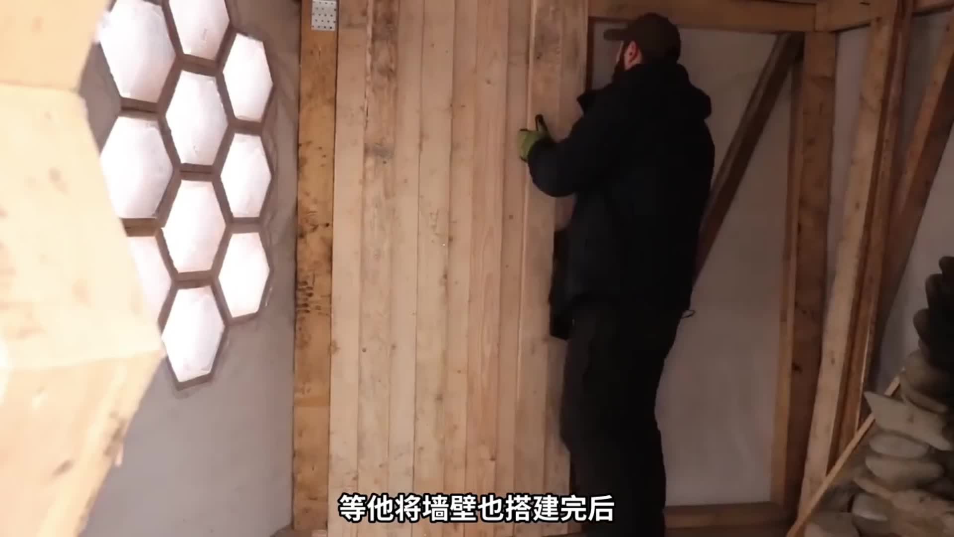 第2集：男人仅花费三个月的时间，就在野外建造了这么漂亮的小屋