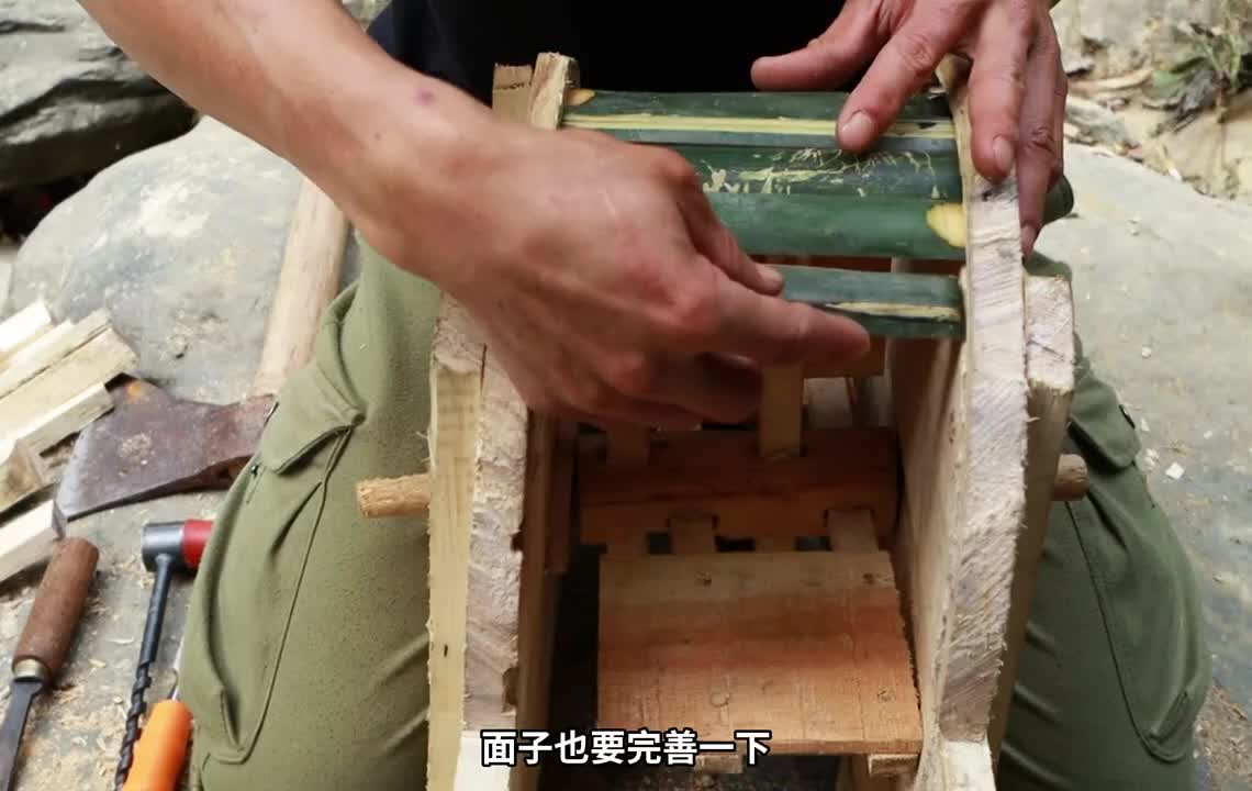 第3集：男人仅凭简单的工具，直接在野外给自己搭建了砖瓦小屋