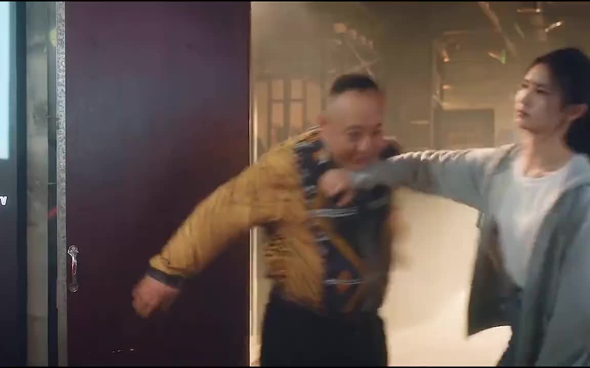 富家千金落魄成了一无所有的打工妹，才上了一天班就受不了了