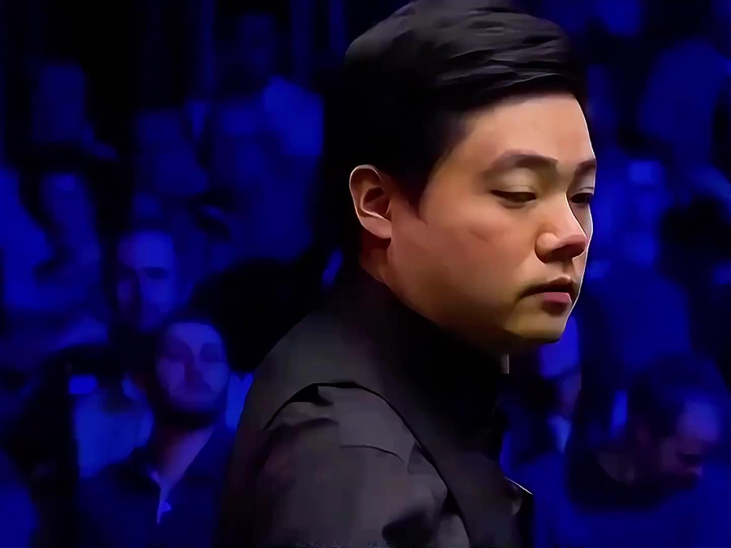 丁俊晖将理论化为现实，跨全台叫位黑球清台，载入史册的极限逆转