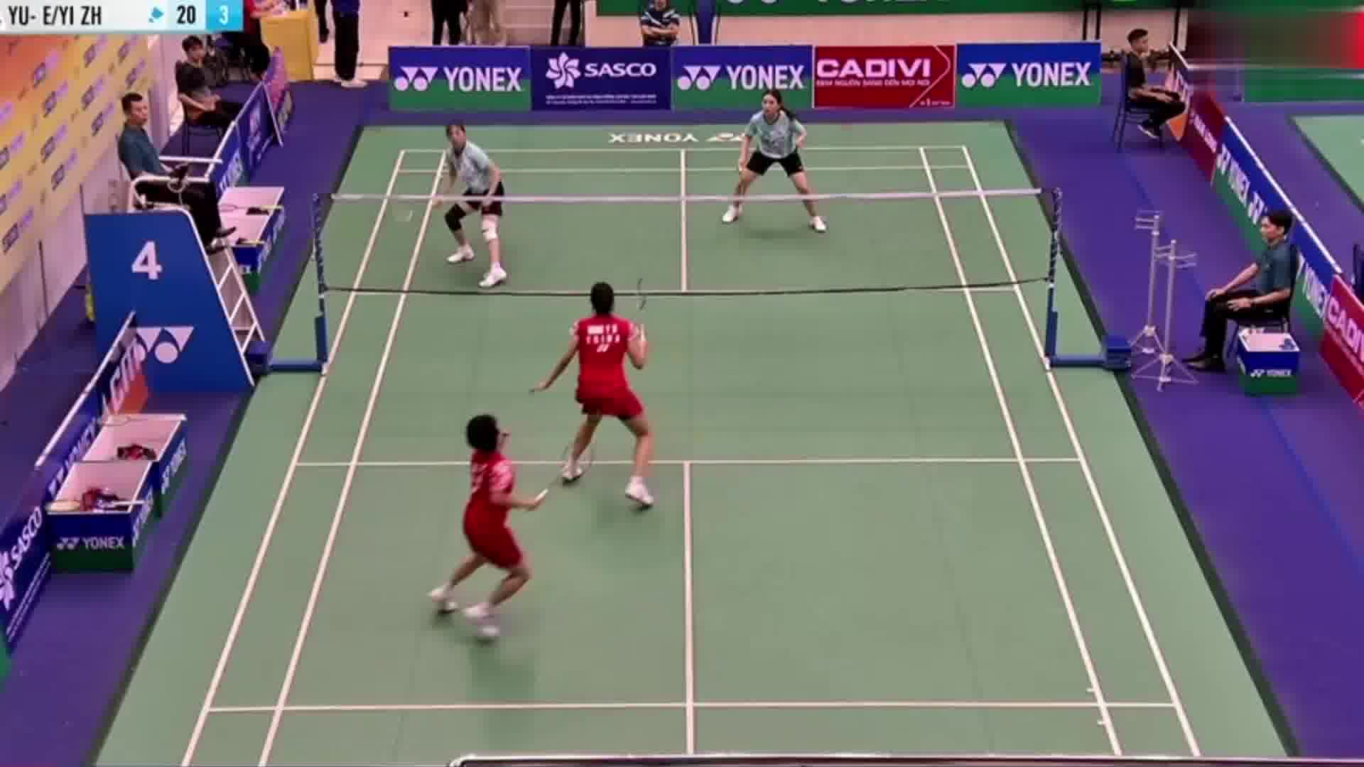 2025越南羽毛球公开赛，嘉漪组合延续状态，迅速领先，以21-12再下一城