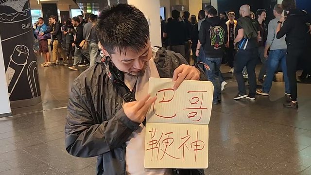 【TI 2025】完美社区作者团Vlog：现场玩家手书助威