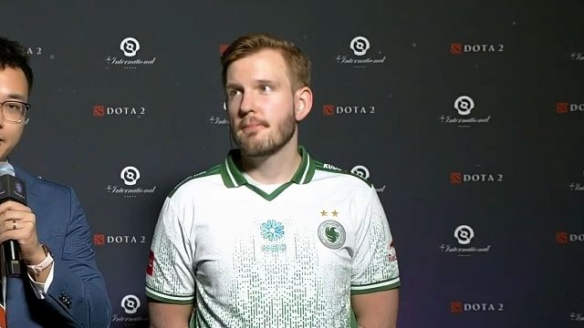 【TI 2025】Cr1t赛后采访：如何看待比赛中的嘲讽？我们队里有两个长不大的小伙子，别人嘲讽回来