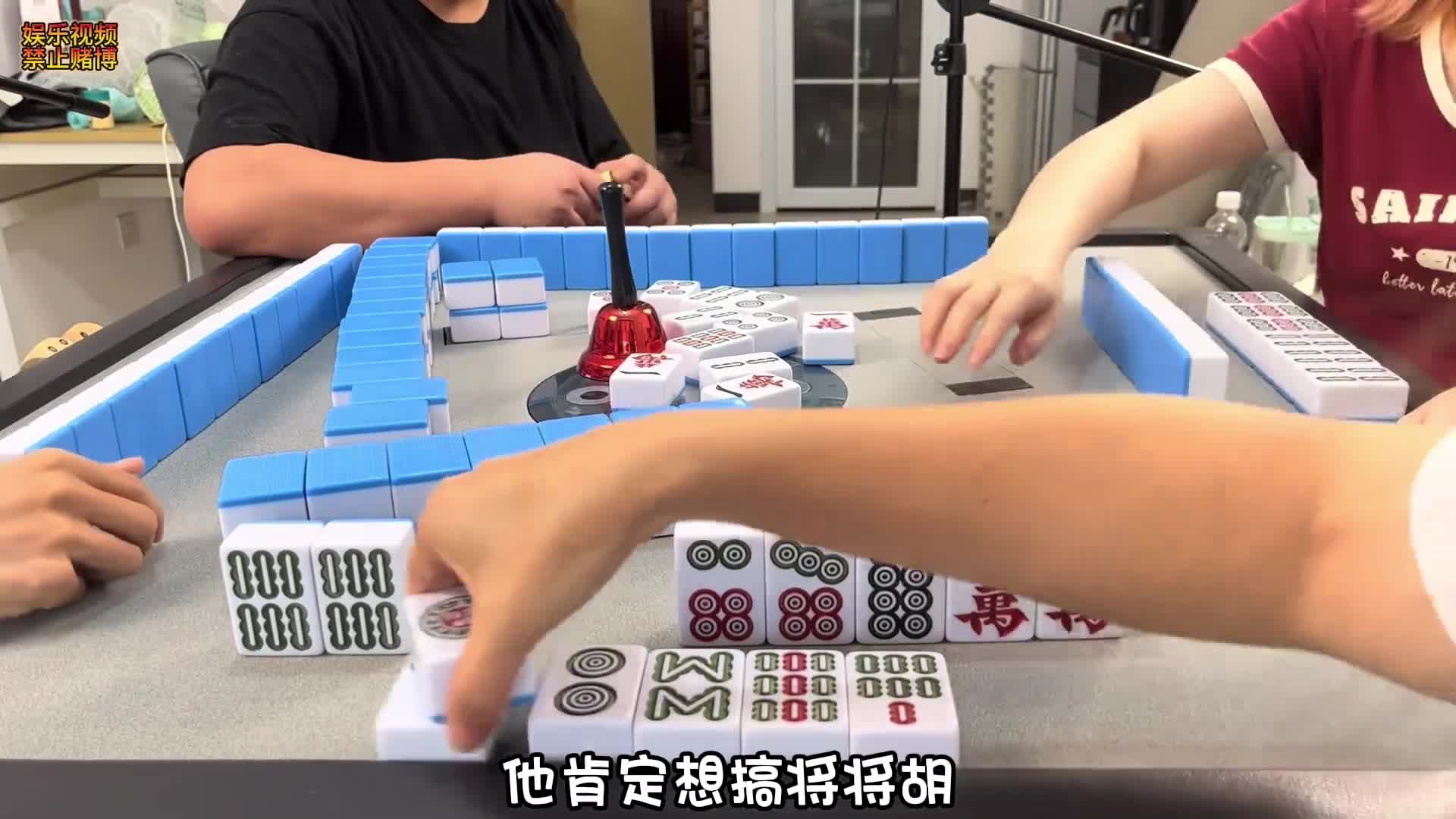 终于”闷“出来了