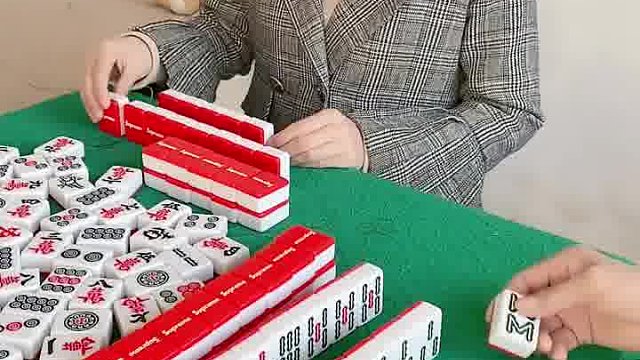 玩了一天一把牌没胡，小姐姐还敢憋大招