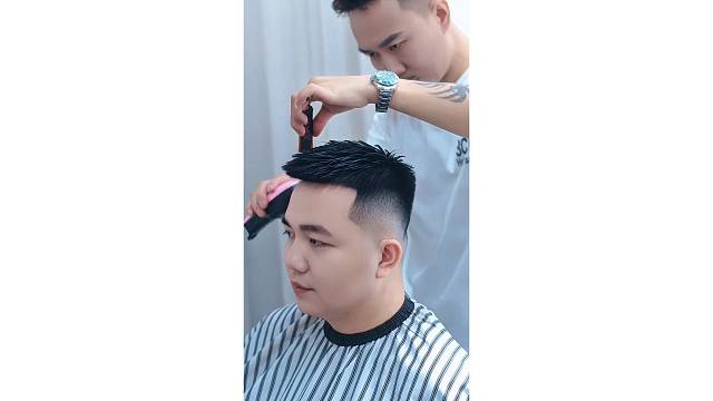 每一位顾客我都认认真真把头发剪好。常年招生。地址揭阳桥南柏顿公寓四楼，