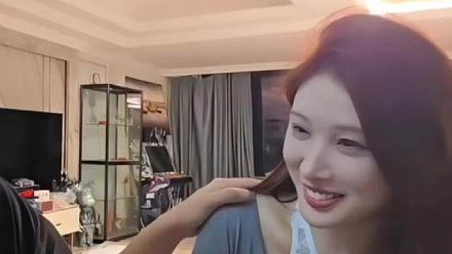 小酷用冰豆奶跟美杜莎讲个笑话，被破口大骂！