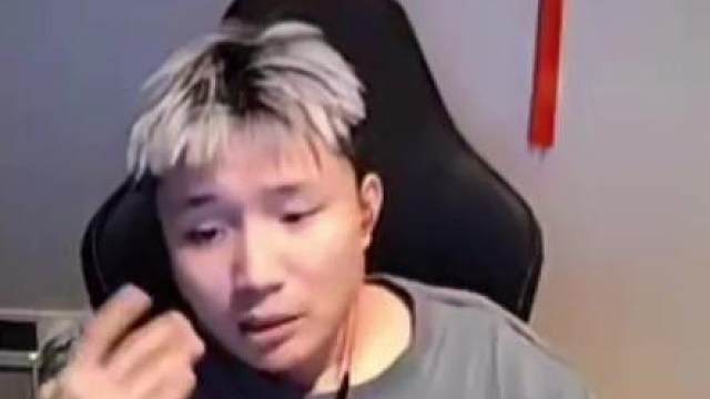 “蛋神训练赛破防 老戏骨附体 回忆之前打职业的自己”