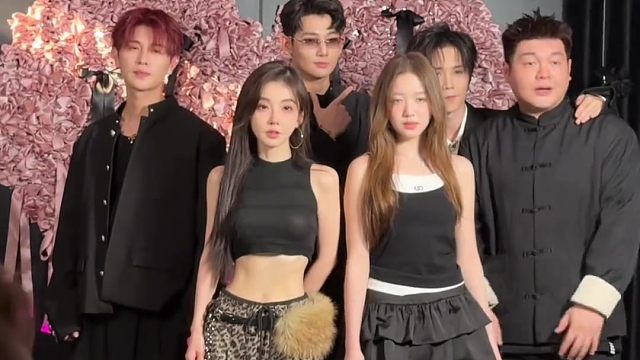 好朋友过生日就是要多拍照片呀，这下真是千万网红聚会了！