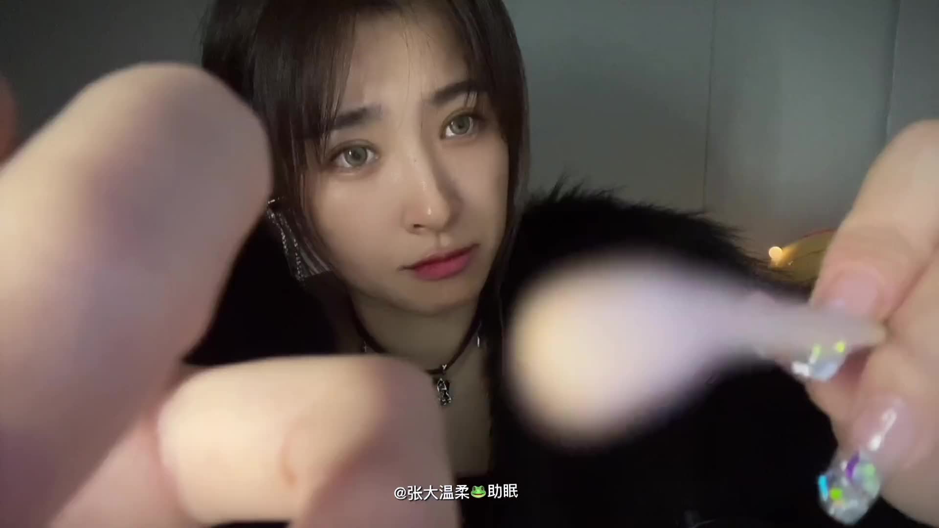 沉浸式掏耳朵助眠