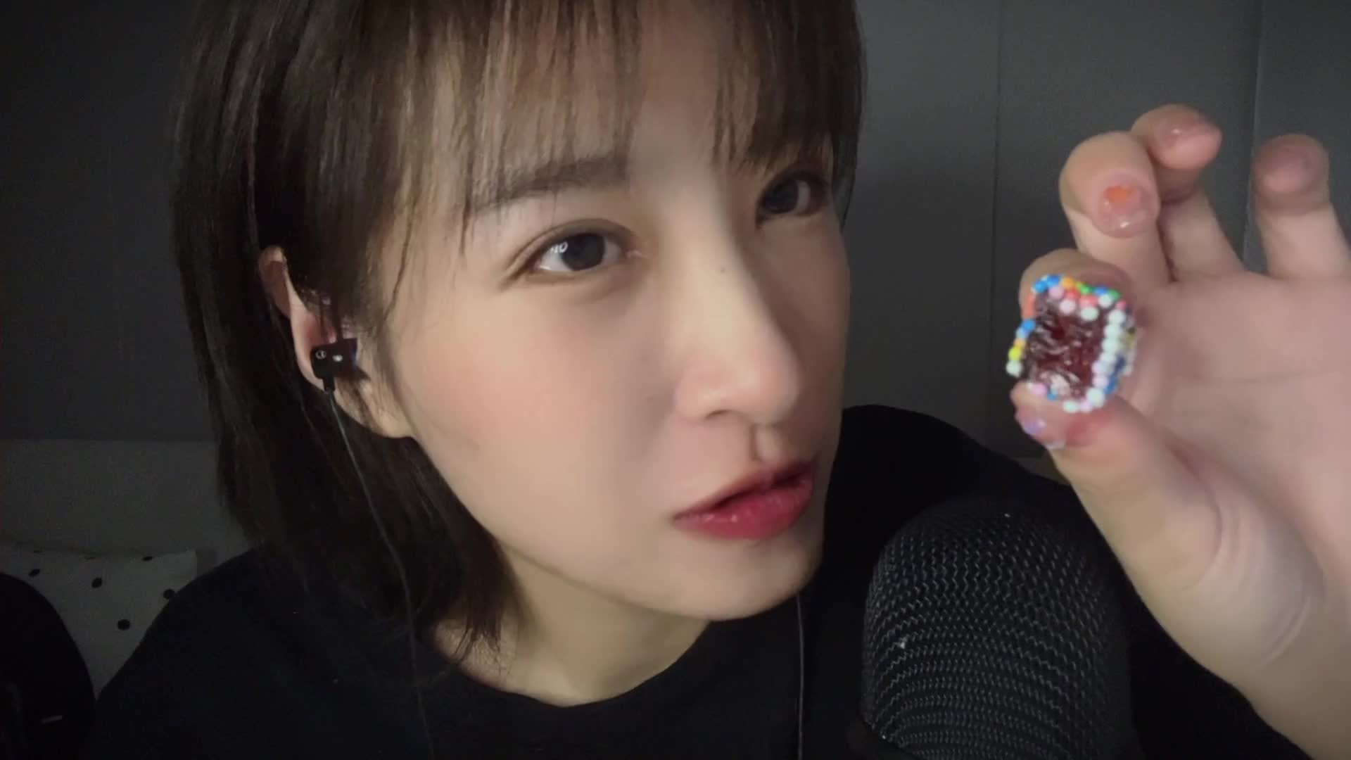 网红小零食的咀嚼音助眠