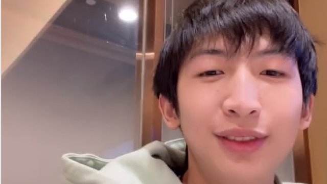 莎莉德杯选拔赛夺冠后和小超梦一起恰海底捞