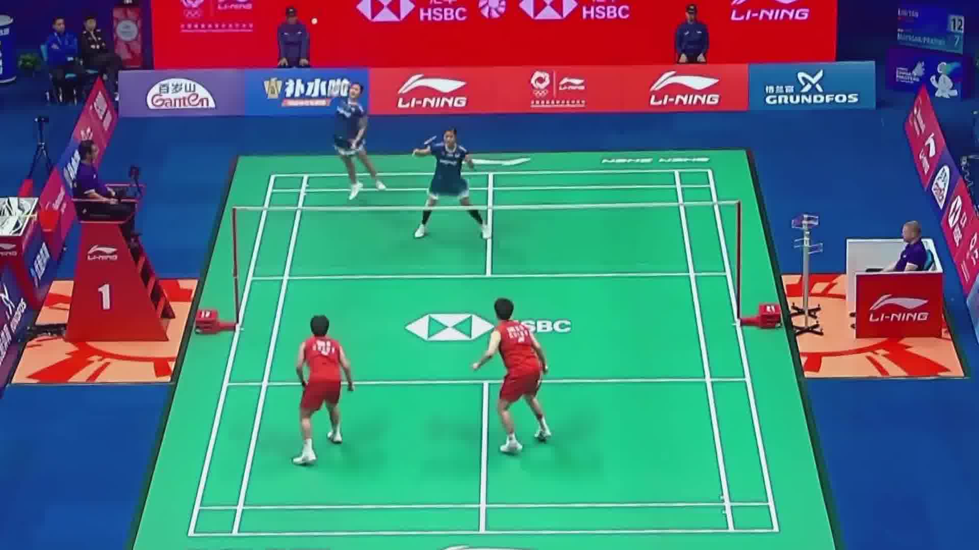 圣谭组通过多变的战术组合，不断扩大领先优势，以21-16战胜对手