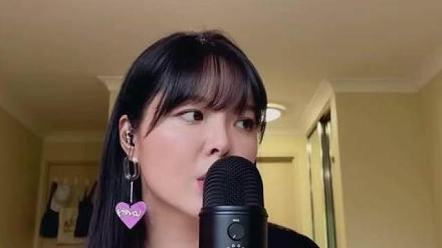 用叉子给你吃东西，口音