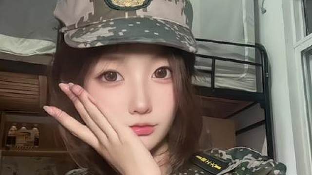 能不能不要在我军训的时候和我吵架 我没忍住难过还要站军姿