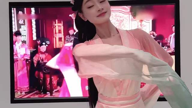 昨天和轶轶跳，今天和嬛嬛跳