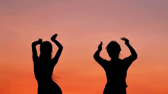 《重生之我跟原创大美女合拍了》